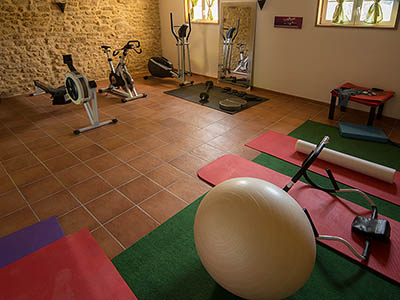 Salle de gymnastique pour les clients de la chmabre d'hôtes