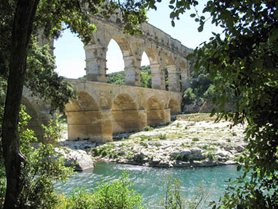 Roman aqueduct of the Pont du Gard and world cultural heritage