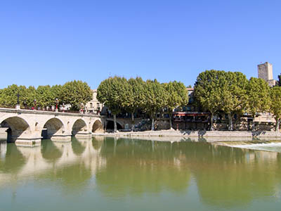 Pont Romain et tour du château de Sommières (Gard)